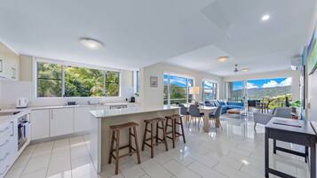 Deluxe appartement, balkon, uitzicht op zee | Woonruimte