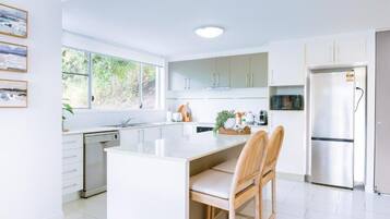 Appartement Deluxe, balcon, vue mer | Cuisine privée