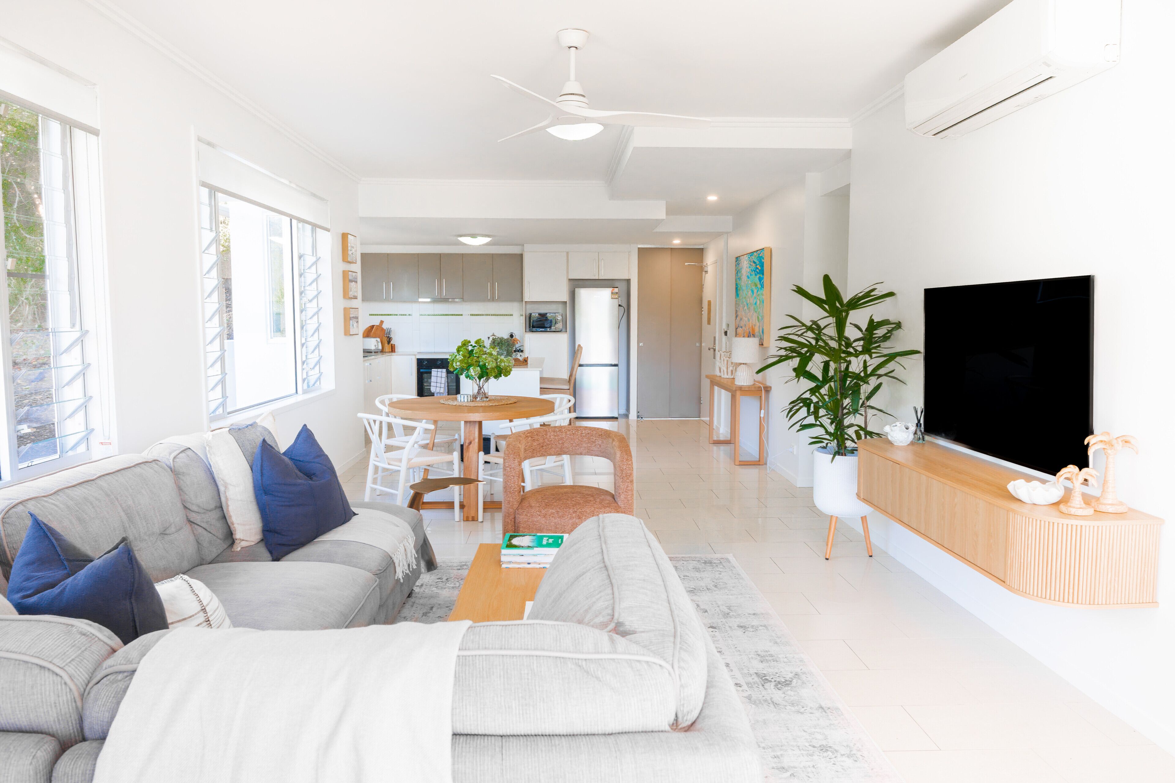 Deluxe-huoneisto, parveke, merinäköala | Äänieristys, silitysrauta/-lauta, ilmainen Wi-Fi, pääsy pyörätuolilla