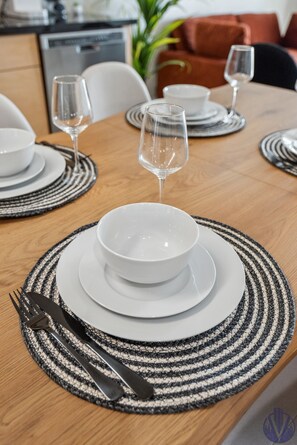 Dining - Coastal Chic 1BR in MDR | Resort Pool, Gym & Parking (Marina del Rey)