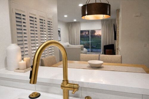 Serene Desert Escape, Golf Views, Pool, Modern Comfort