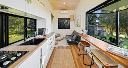 The Lily Pad Tiny Home – Peaceful Hinterland Retreat