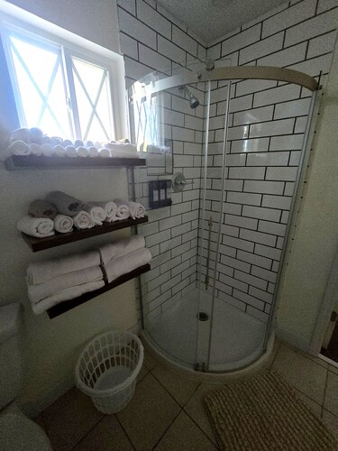 Wild Indigo Getaway:  2BR Cabin near Springs, Starlink Wi-Fi & Fire Pit
