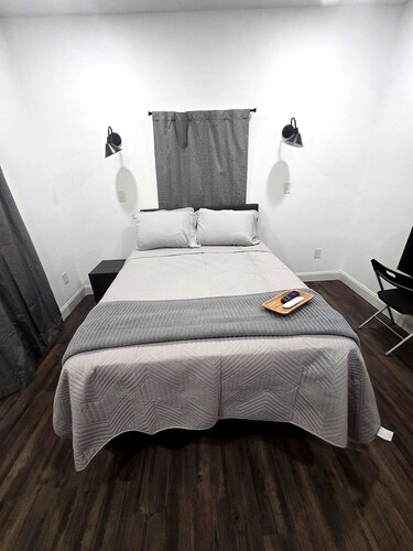 Blue Heron Getaway:  2BR Cabin near Springs, Starlink WiFi & Fire Pit