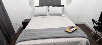 Blue Heron Getaway:  2BR Cabin near Springs, Starlink WiFi & Fire Pit