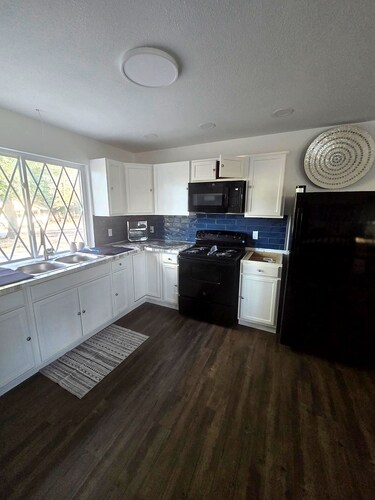 Blue Heron Getaway:  2BR Cabin near Springs, Starlink WiFi & Fire Pit