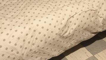 1 bedroom, bed sheets