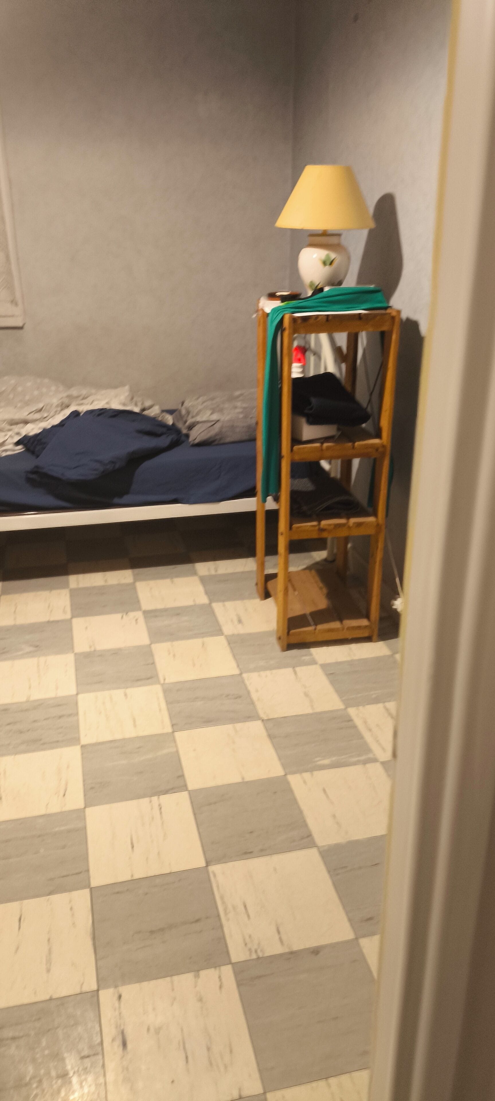 1 bedroom, bed sheets