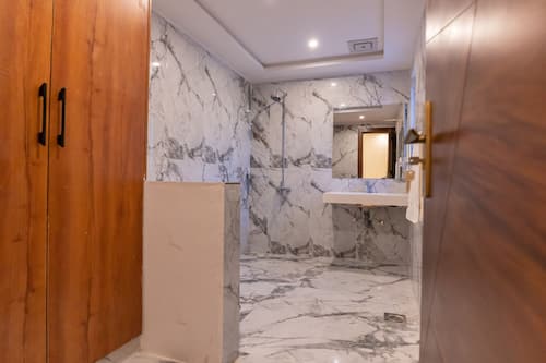 Cottage | Bathroom | Towels, soap, shampoo, toilet paper