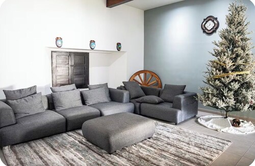 Beautiful house in Suchitoto! Spacious and it features AC and hot water.