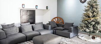 Beautiful house in Suchitoto! Spacious and it features AC and hot water.
