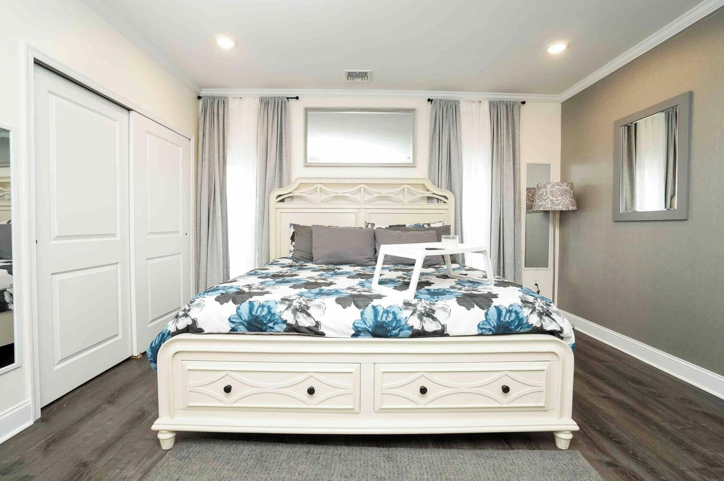 Iron/ironing board, internet, bed sheets