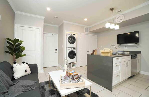 Interior - Cozy 1-bedroom apartment in charming Philadelphia with AC (Philadelphia)