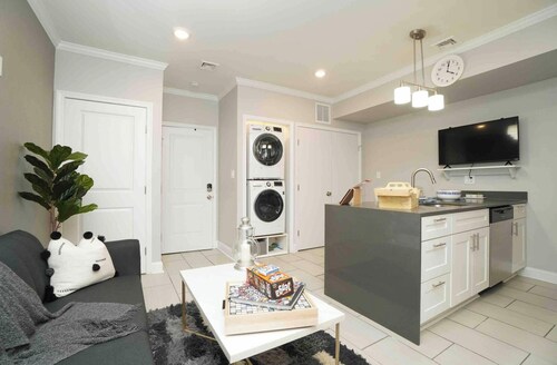 Cozy 1-bedroom apartment in charming Philadelphia with AC