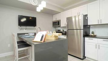 Mikrobølgeovn, ovn, kogeplade, opvaskemaskine