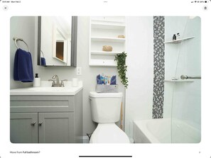 Towels, soap, toilet paper - Cozy 1-bedroom apartment in charming Philadelphia with AC (Philadelphia)