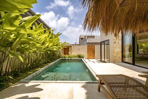 Outdoor pool - Villa Born to Live Uluwatu (Uluwatu)