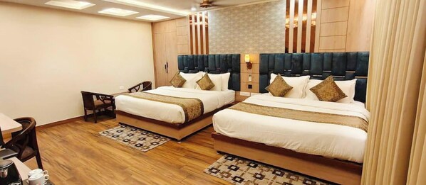 Family Room, Air conditioning | Hypo-allergenic bedding, desk, soundproofing, free WiFi