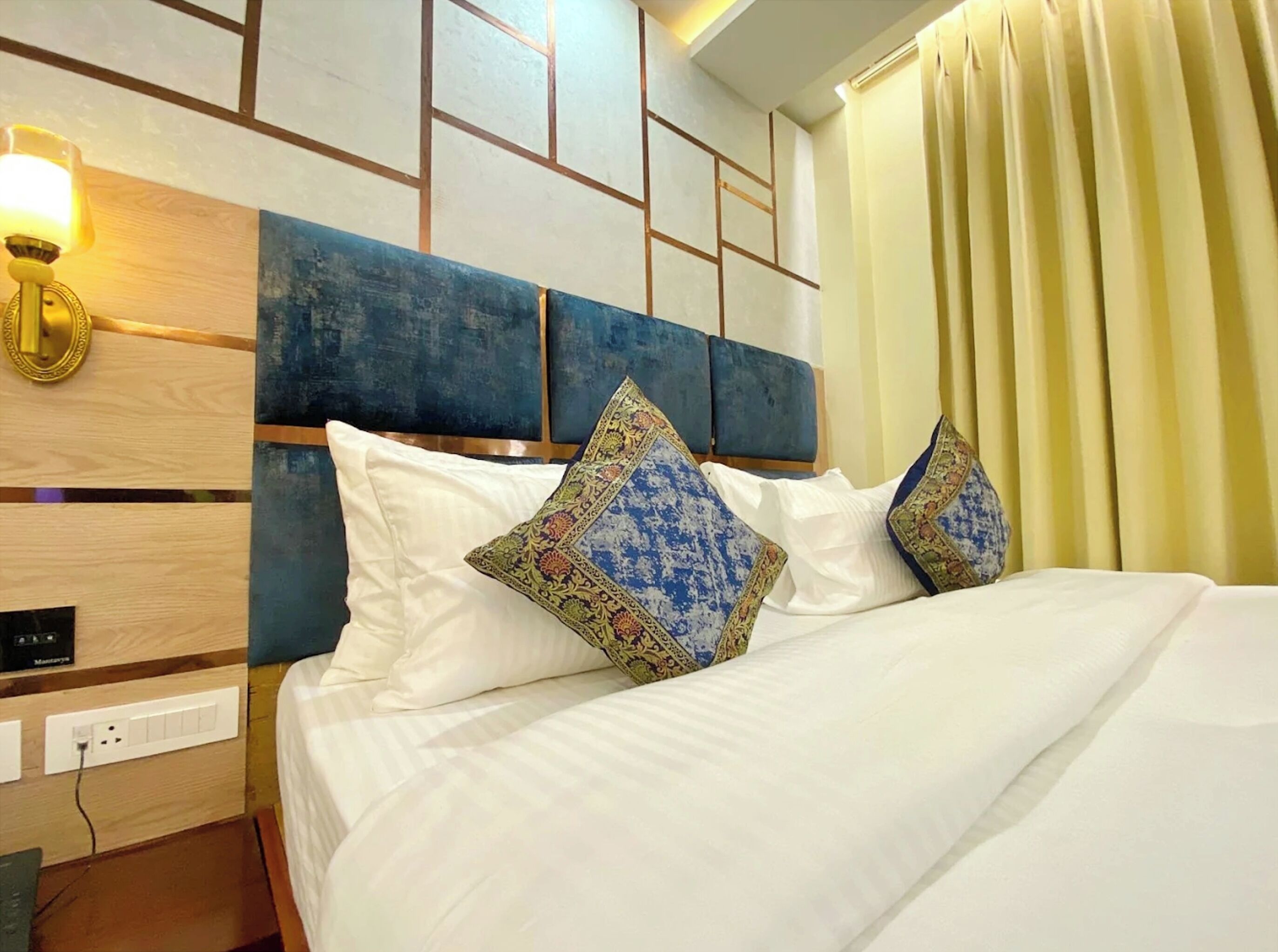 Superior Double Room, Air conditioning | Hypo-allergenic bedding, desk, soundproofing, free WiFi