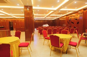 Restaurant - Hotel Mantavya Varanasi (Varanasi)