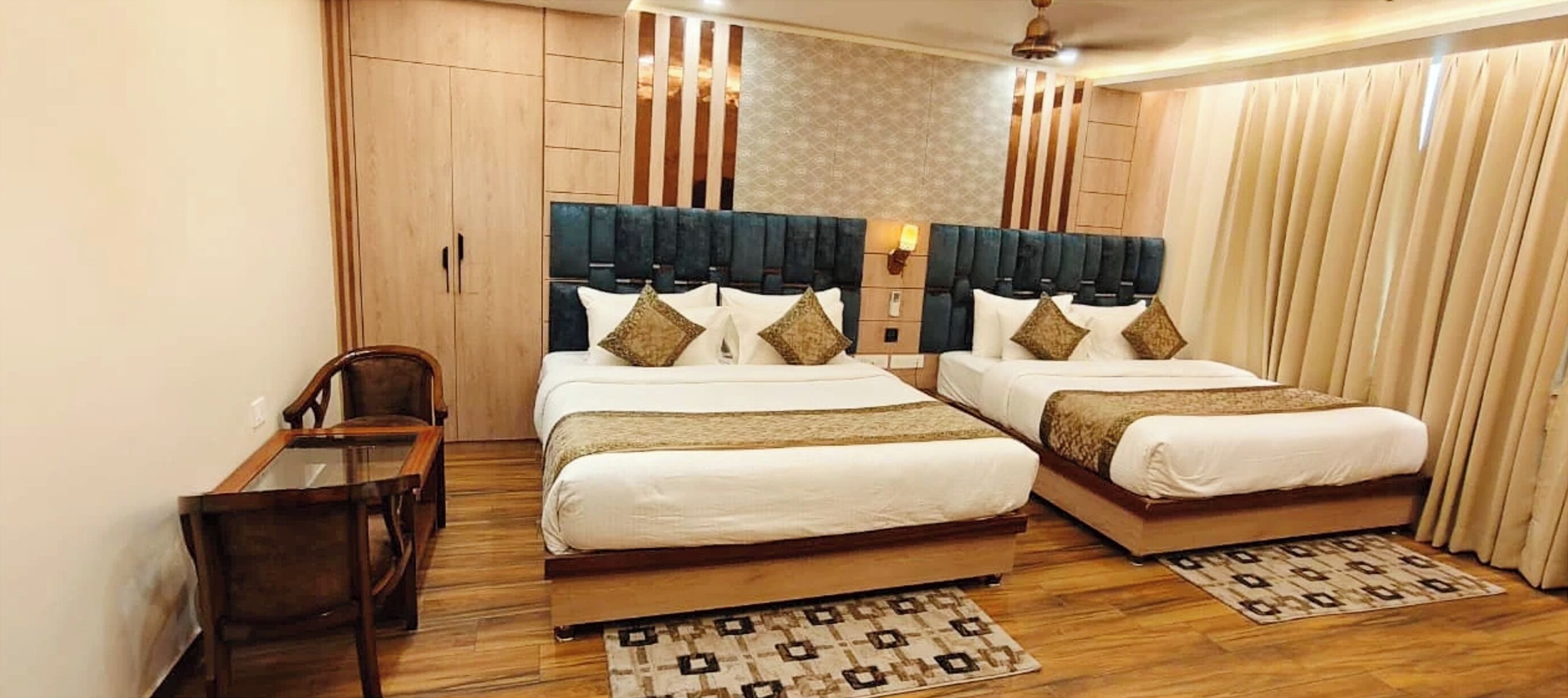 Familie tweepersoonskamer, airconditioning | Hypoallergeen beddengoed, een bureau, geluiddichte muren, gratis wifi