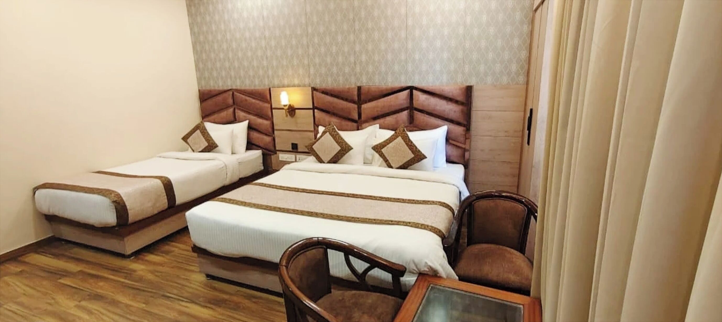 Hypoallergeen beddengoed, een bureau, geluiddichte muren, gratis wifi