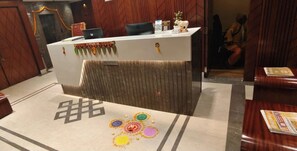 Lobby - Hotel Mantavya Varanasi (Varanasi)