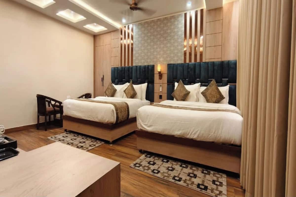 Deluxe Double Room, Air conditioning | Hypo-allergenic bedding, desk, soundproofing, free WiFi