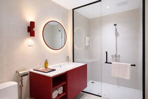 Superior-Doppelzimmer | Badezimmer | Handtücher, Seife, Shampoo, Toilettenpapier