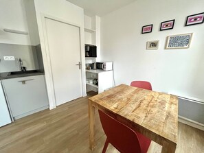 Dining - The Mandragot: Apartment No. 2 (BEDOUS)