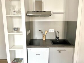 Private kitchen - The Mandragot: Apartment No. 2 (BEDOUS)