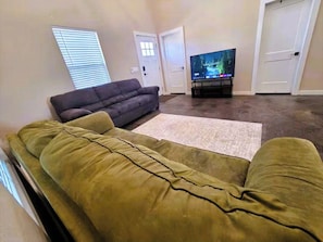Living area - 99 per night -Lovely 2-bedroom house with AC in charming Paris - Pet friendly (Paris)