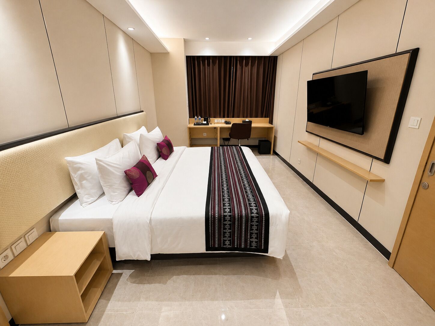 Minibar, in-room safe, laptop workspace, blackout curtains