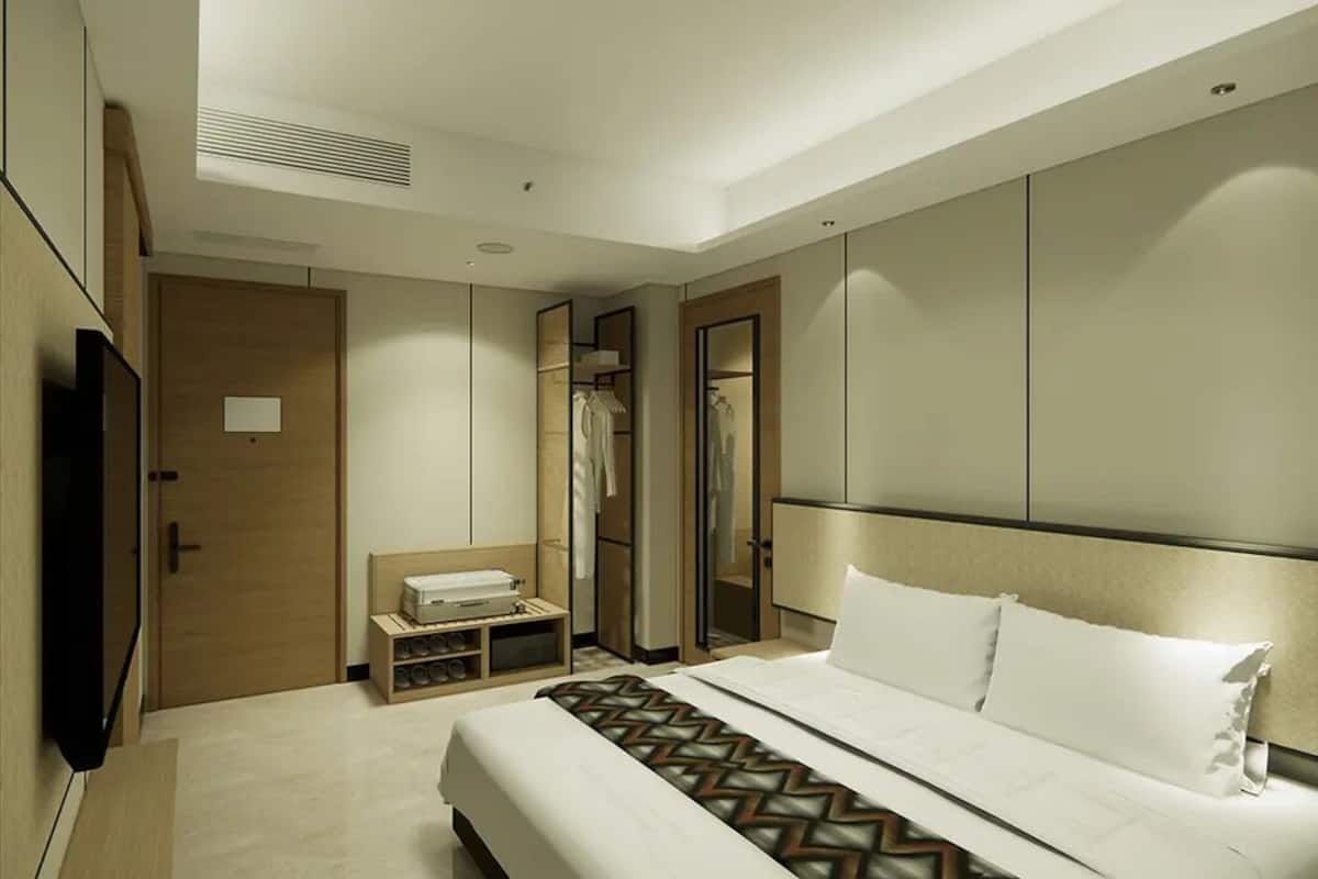 Deluxe Double or Twin Room | Laptop workspace, free WiFi