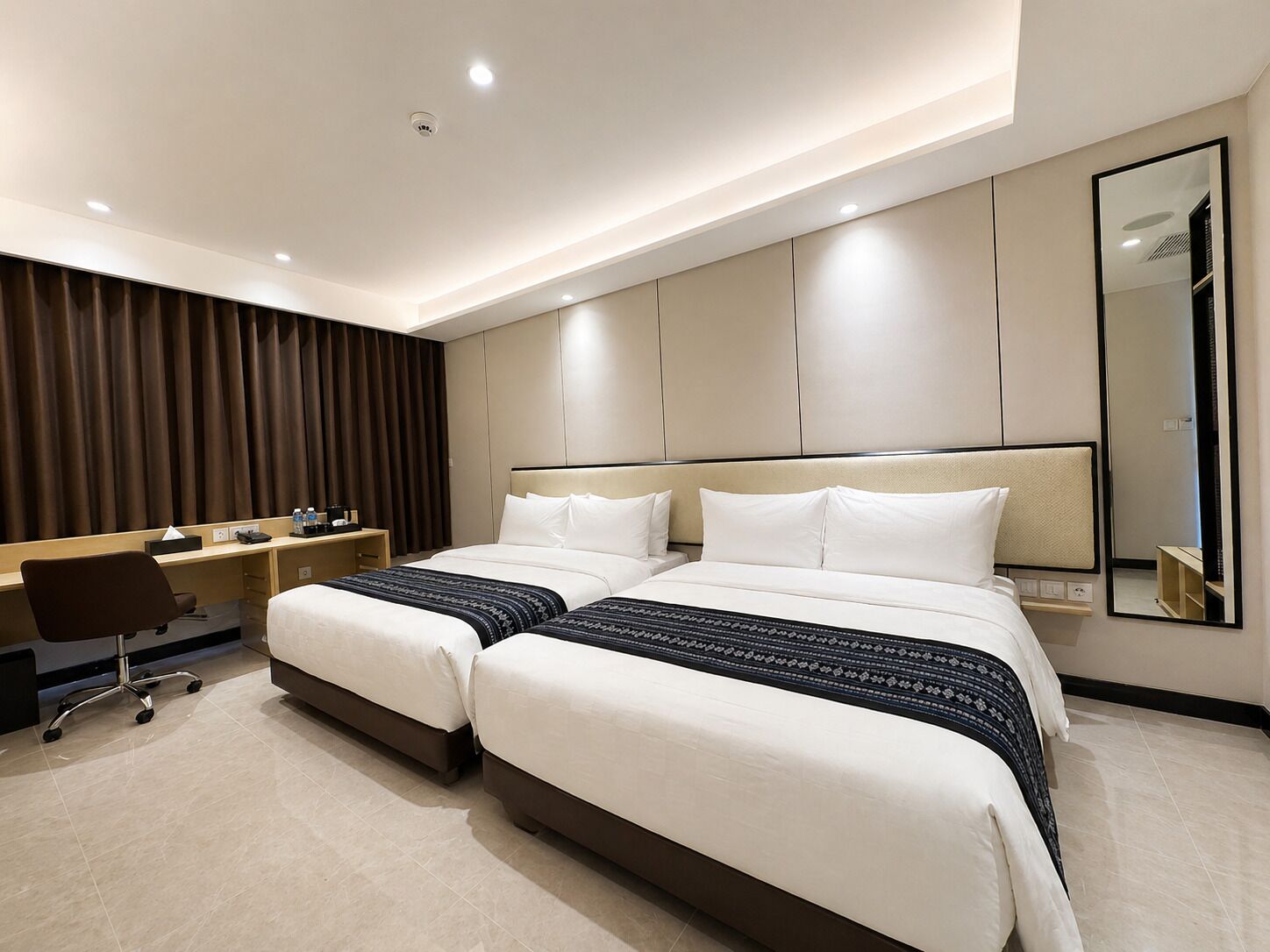 Minibar, in-room safe, laptop workspace, blackout curtains