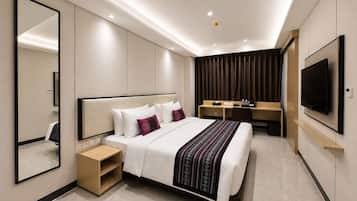 Premium Room | Minibar, in-room safe, laptop workspace, blackout drapes