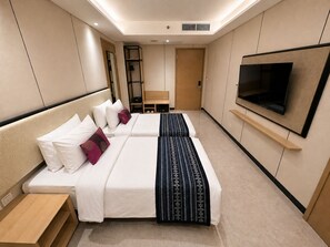 Deluxe Double or Twin Room | Minibar, in-room safe, desk, laptop workspace - Prime Plaza Hotel Mataram (Mataram)
