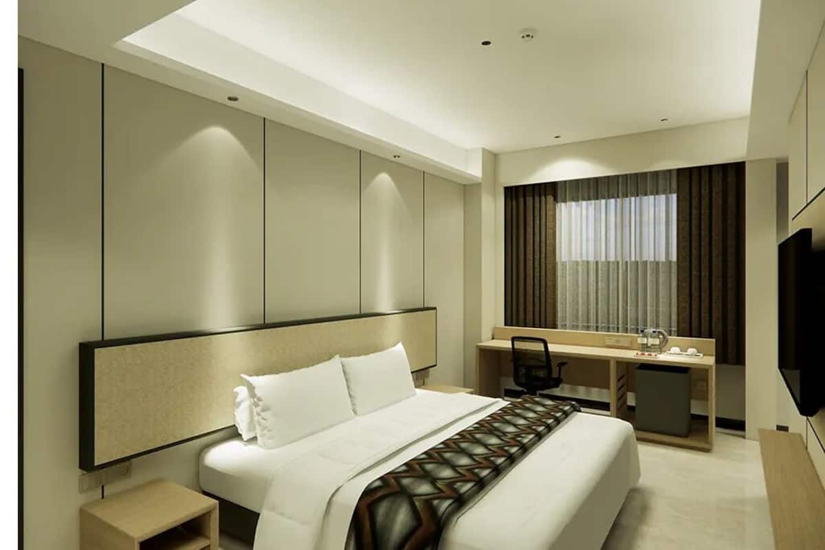 Premium Room | Laptop workspace, free WiFi