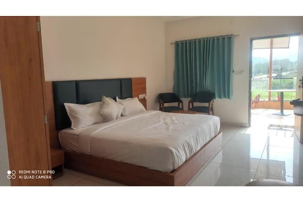 Desk, free WiFi - Royal Home Stay (Garudeshwar)