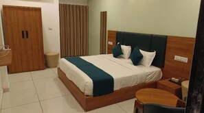 Deluxe Room | Desk, free WiFi - Royal Home Stay (Garudeshwar)