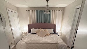 Cabin, 3 Bedrooms, Accessible, Balcony - Spacious 4-season Cabin With Lakefront Views in Silver Sands (Silver Sands)