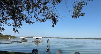 Spacious 4-season Cabin With Lakefront Views in Silver Sands