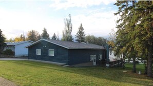 Cabin, 3 Bedrooms, Accessible, Balcony | Exterior - Spacious 4-season Cabin With Lakefront Views in Silver Sands (Silver Sands)