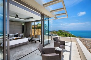 Villa de lujo, balcón, vista al jardín | Terraza o patio