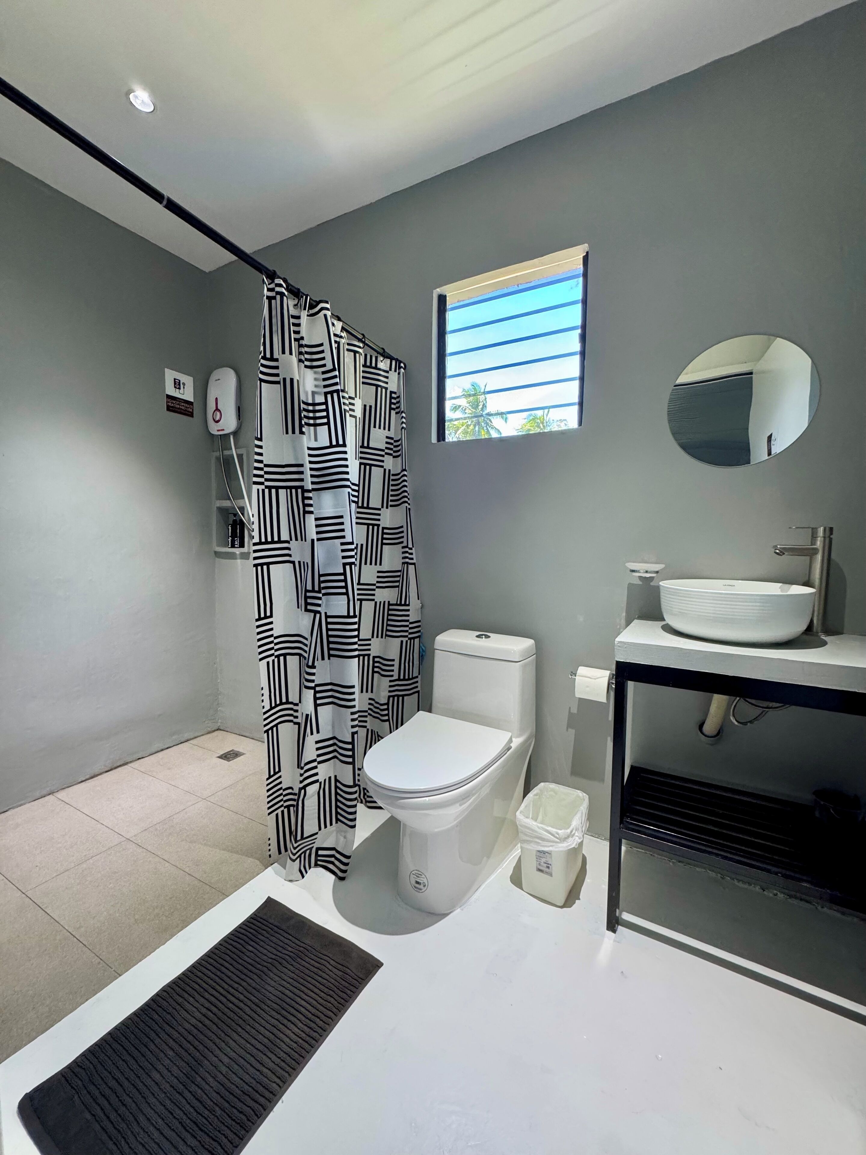 Towels, soap, shampoo, toilet paper