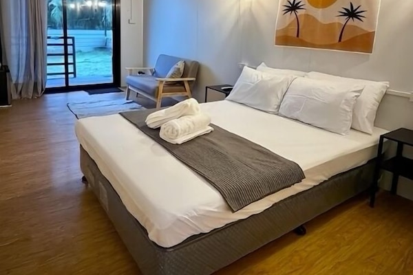 Individually furnished, free WiFi, bed sheets