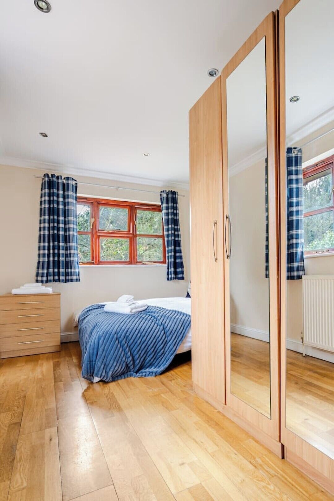 Iron/ironing board, travel cot, free WiFi, bed sheets