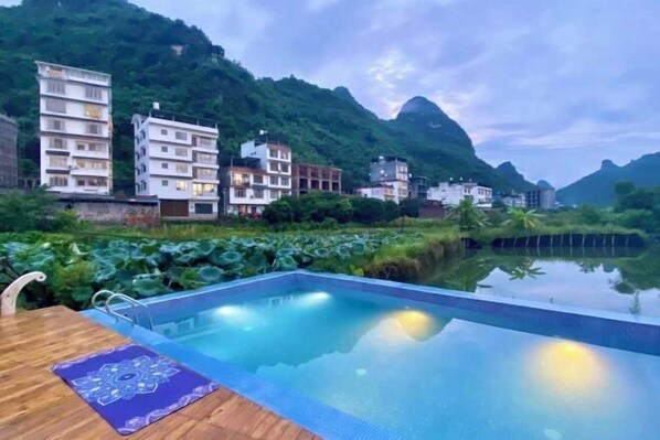Outdoor pool - Yangshuo Liulianjian Homestay (Yangshuo)