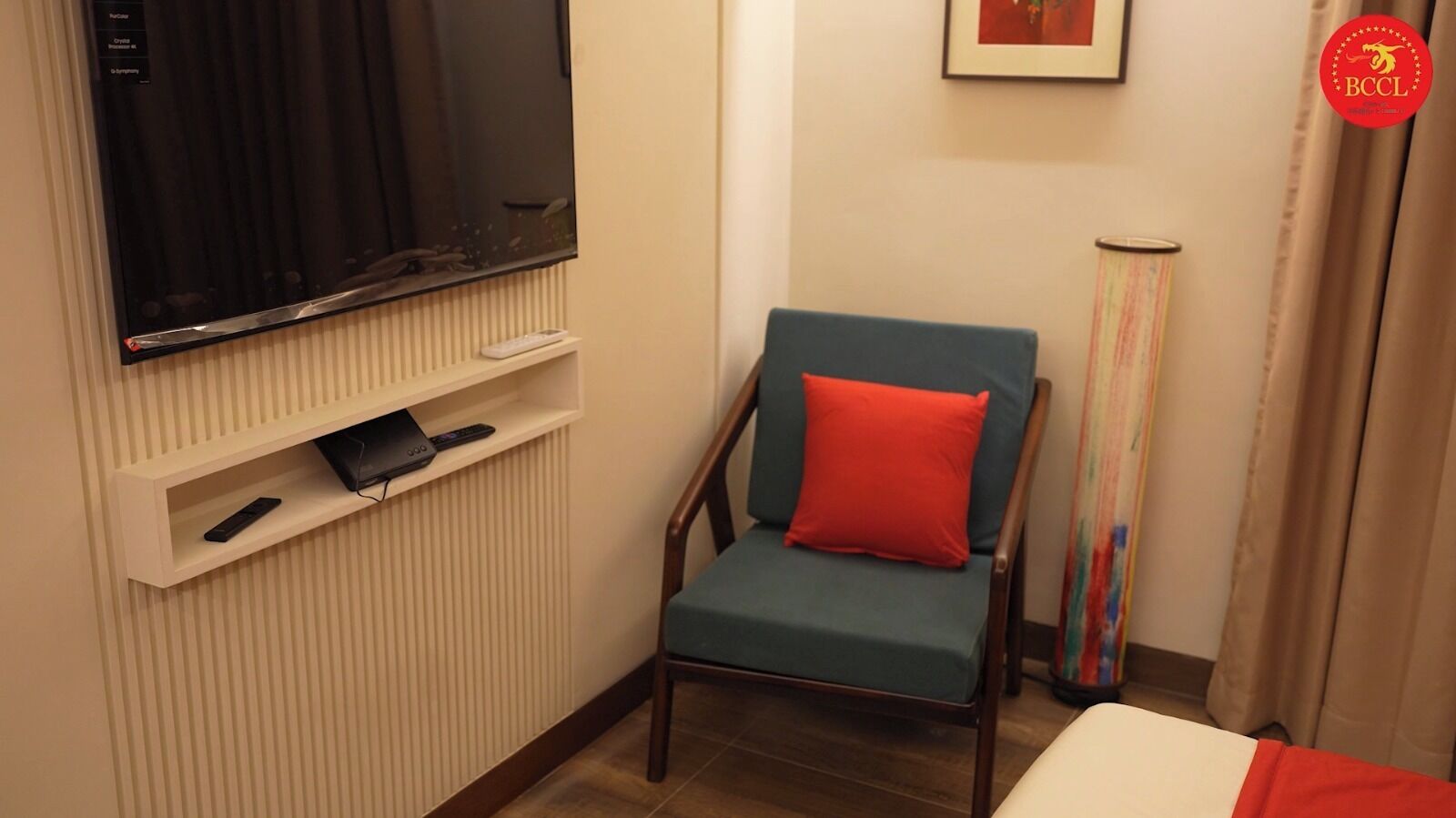 Desk, laptop workspace, free WiFi