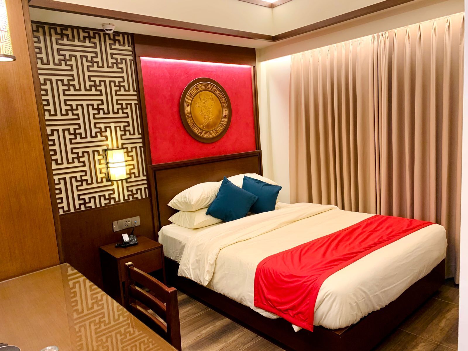 Desk, laptop workspace, free WiFi